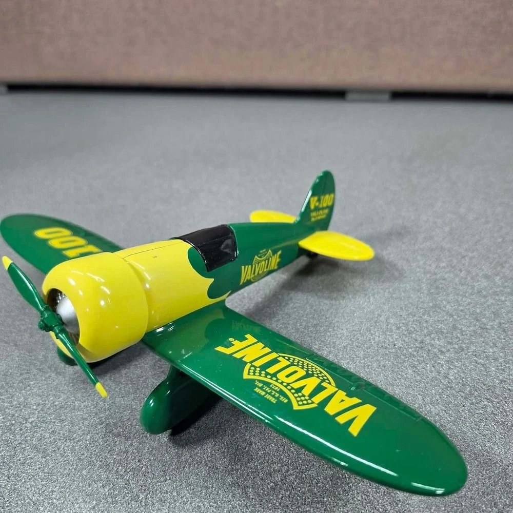 Valvoline V-100 Airplane Green Excellent Die-Cast Collectible